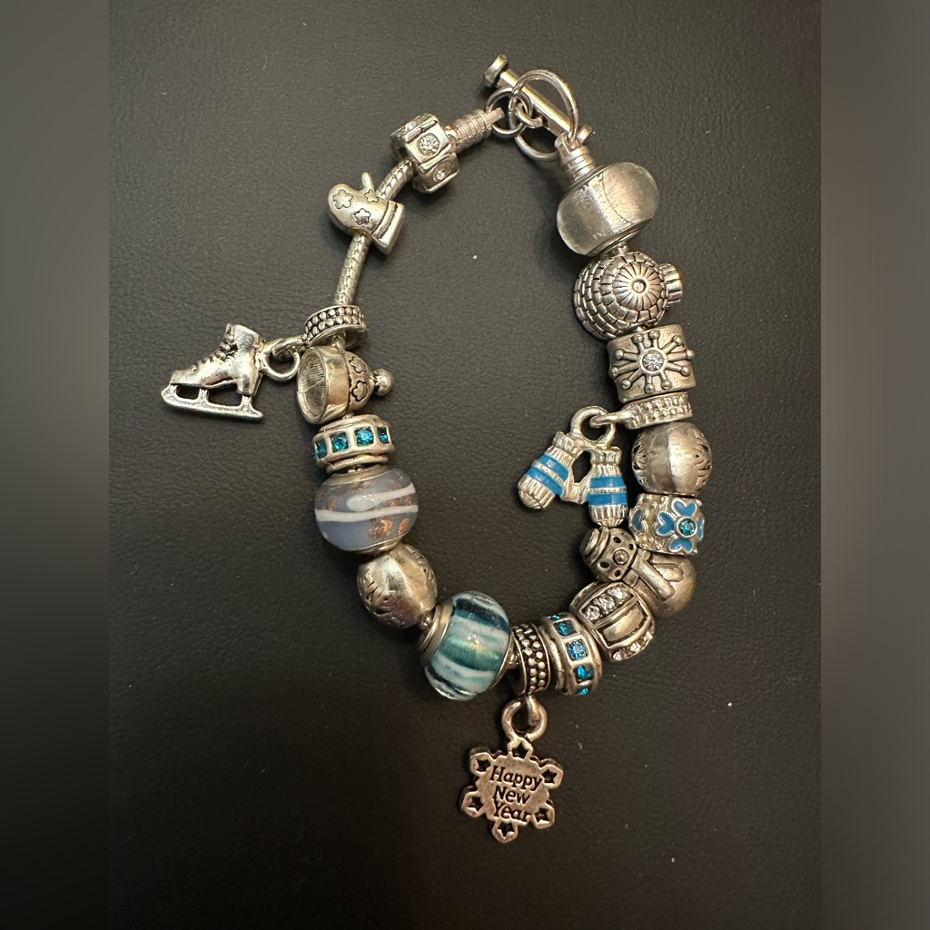 Willabee And Ward “Happy New Year” Charm Bracelet Size 8”